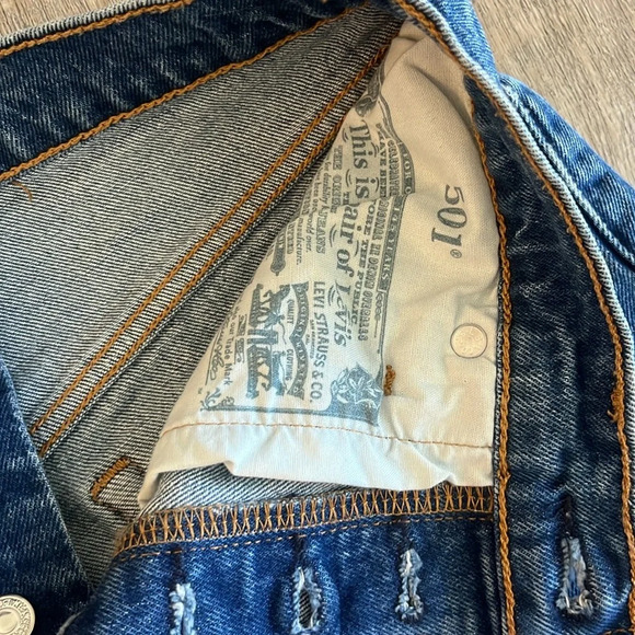 Levi’s 501 dark blue cut off shorts - Picture 2 of 4
